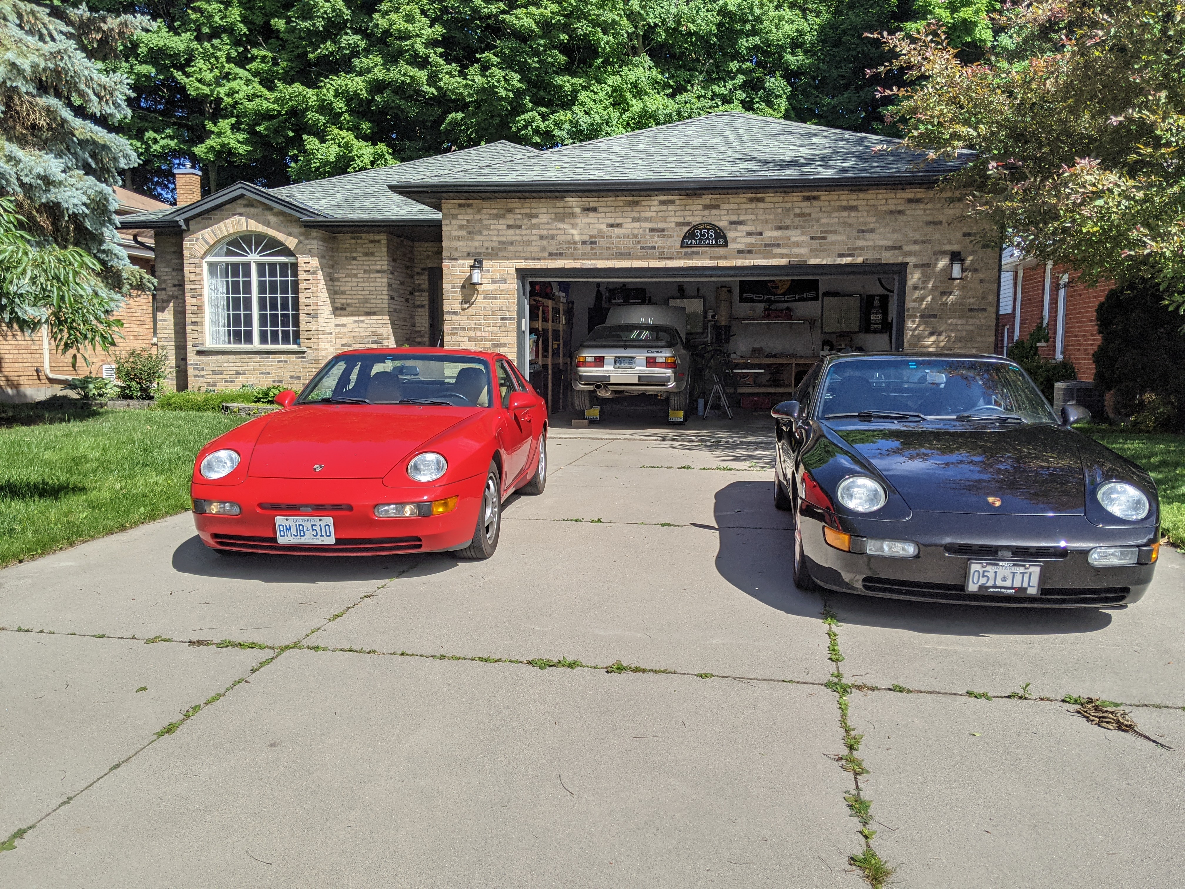 Red and black Porsche 968s on a driveway